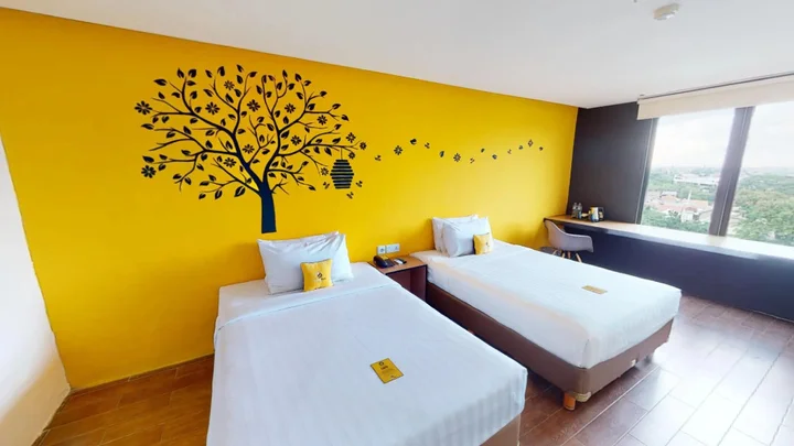 Тангеранг: Yellow Bee Tangerang