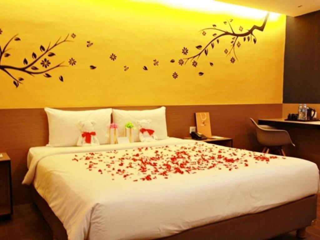 Тангеранг: Yellow Bee Tangerang