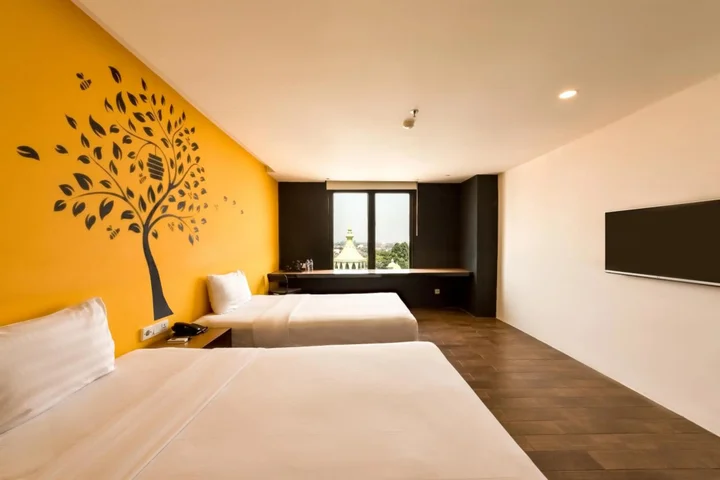 Тангеранг: Yellow Bee Tangerang