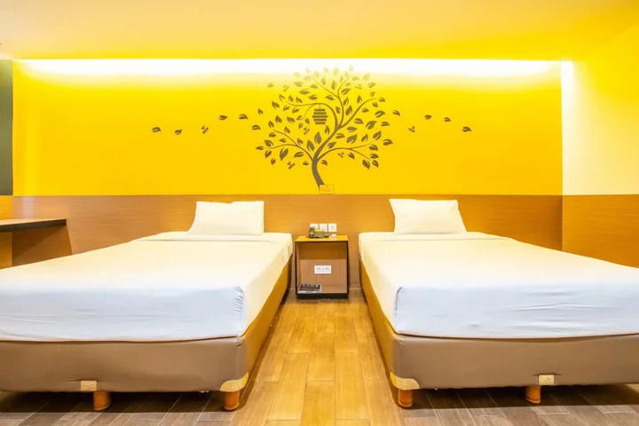 Тангеранг: Yellow Bee Tangerang