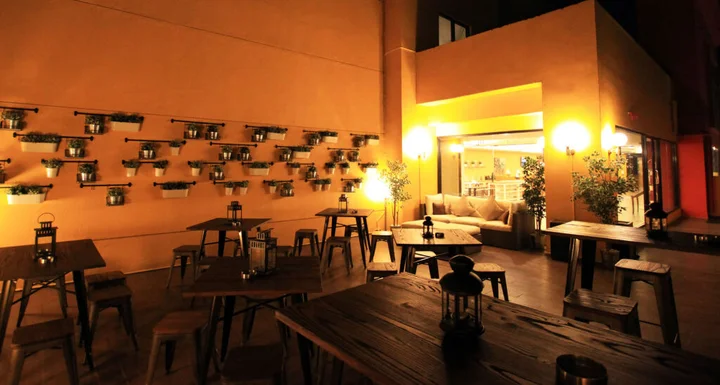 Тангеранг: Yellow Bee Tangerang