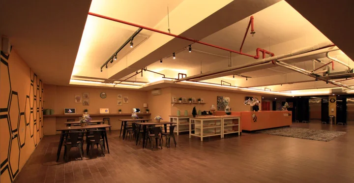 Тангеранг: Yellow Bee Tangerang