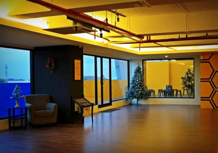 Тангеранг: Yellow Bee Tangerang