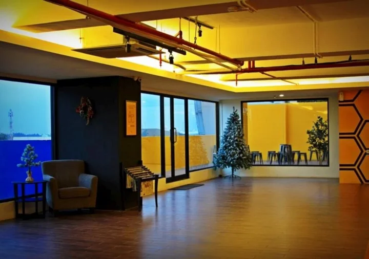 Тангеранг: Yellow Bee Tangerang