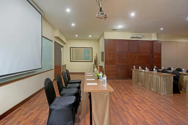 Сурабая: Whiz Prime Hotel Darmo Harapan Surabaya