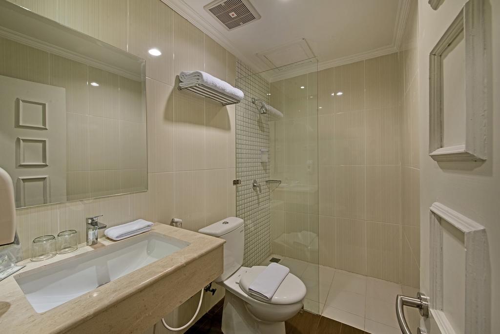 Сурабая: Whiz Prime Hotel Darmo Harapan Surabaya