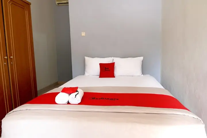 RedDoorz Plus @ Karet Pedurenan 3 — фото 3