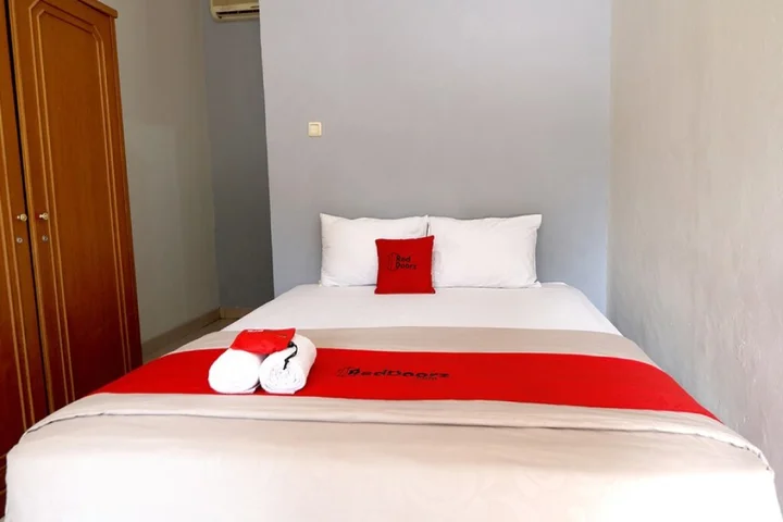 Джакарта: RedDoorz Plus @ Karet Pedurenan 3