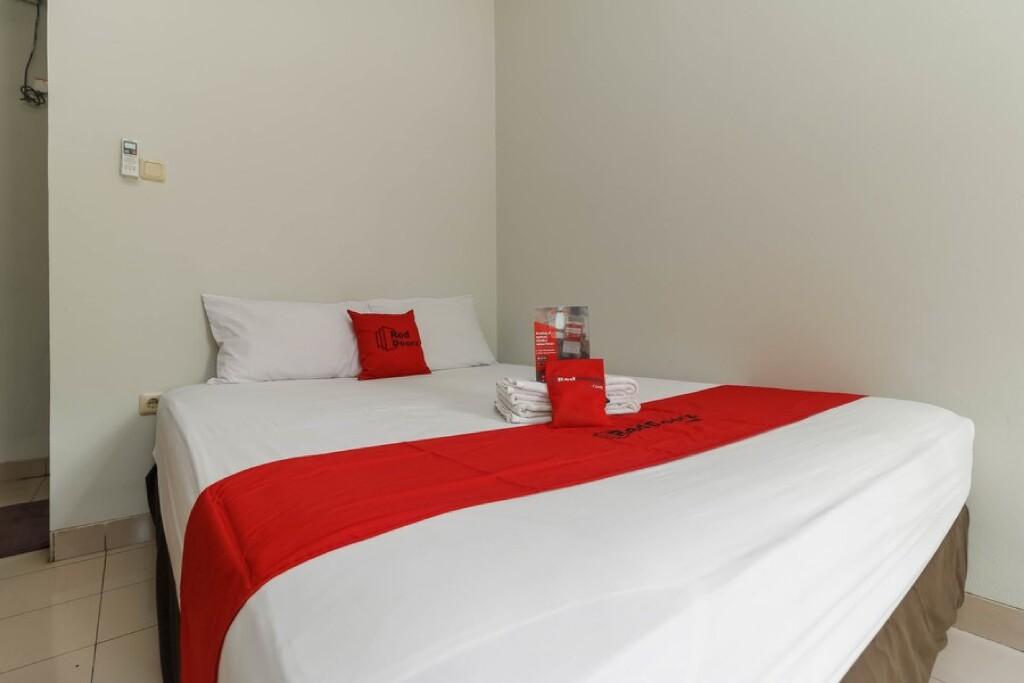 Джакарта: RedDoorz Plus @ Karet Pedurenan 3
