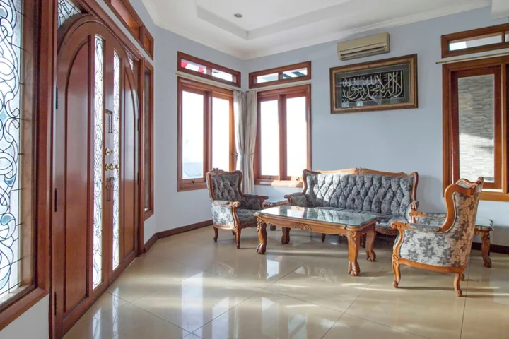 Джакарта: RedDoorz Plus @ Kelapa Dua Kebon Jeruk