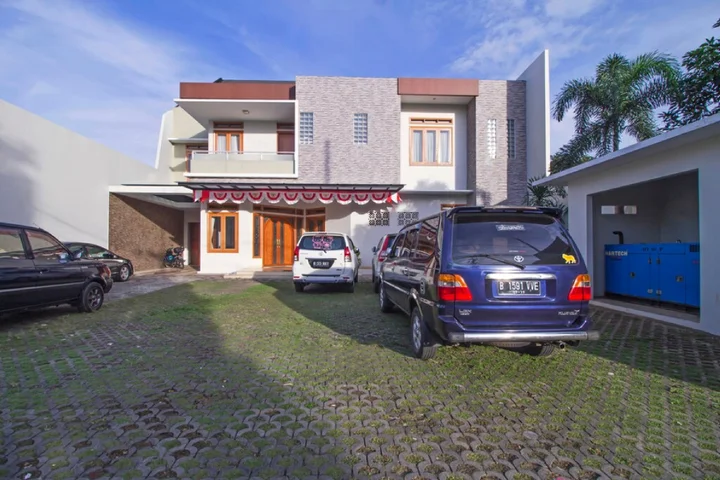 Джакарта: RedDoorz Plus @ Kelapa Dua Kebon Jeruk