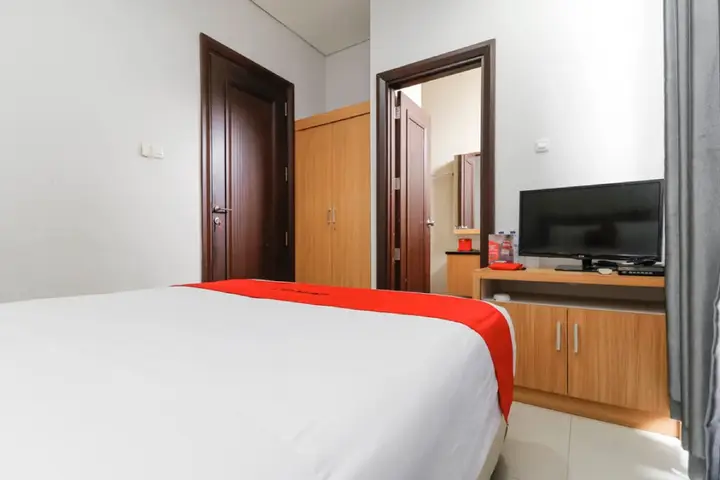 RedDoorz Plus @ Kelapa Dua Kebon Jeruk — фото 3