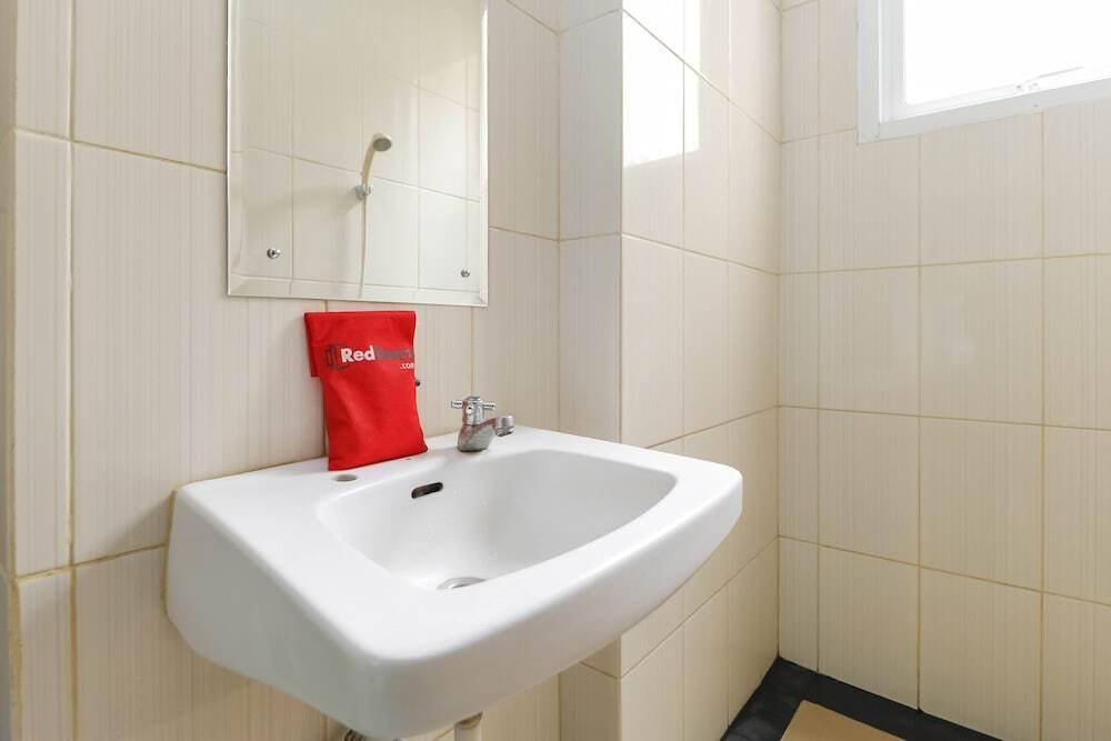 Джакарта: RedDoorz @ Lebak Bulus Raya 2