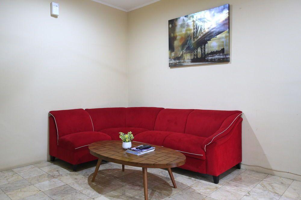 Джакарта: RedDoorz @ Lebak Bulus Raya 3