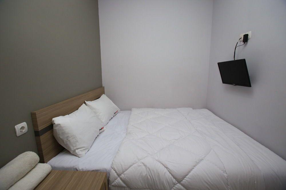 Джакарта: RedDoorz @ Karet Pedurenan 2