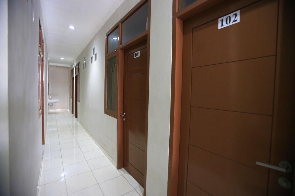 Джакарта: RedDoorz @ Karet Pedurenan 2