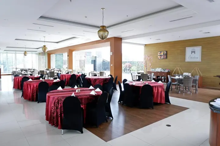 Батуретно: The Atrium Hotel and Resort Yogyakarta