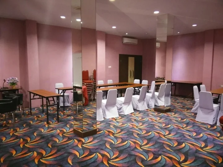 Макассар: Atria Inn