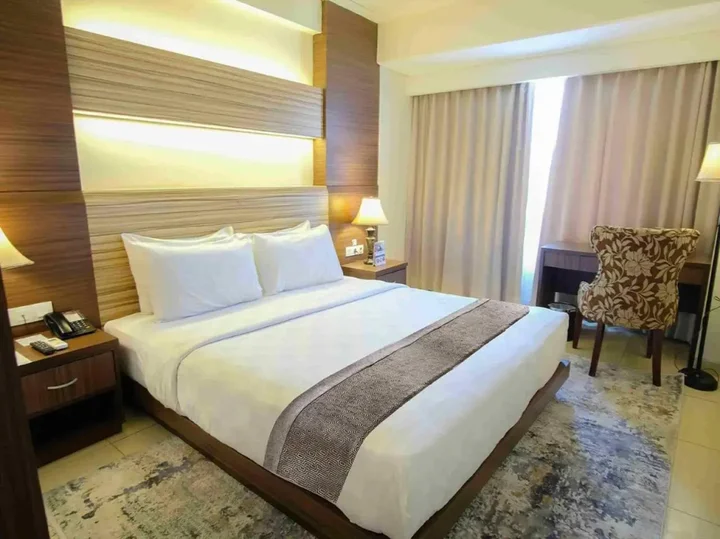 Legok: Sapphire Sky Hotel BSD City