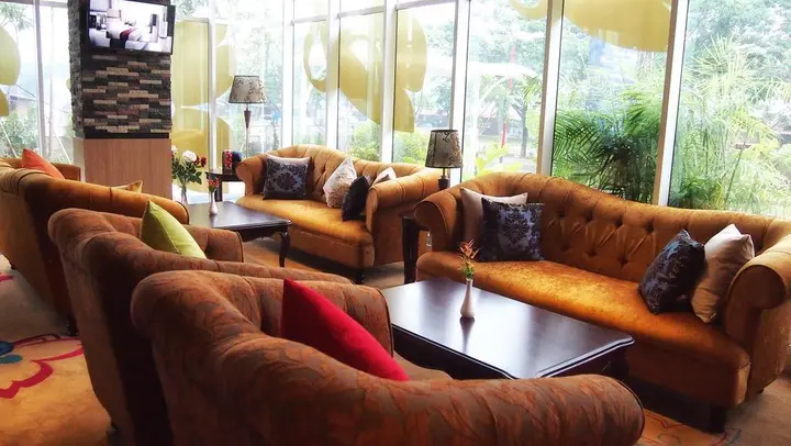 Legok: Sapphire Sky Hotel BSD City