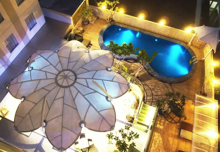 Legok: Sapphire Sky Hotel BSD City