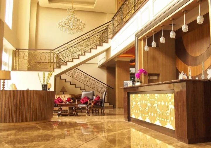 Legok: Sapphire Sky Hotel BSD City
