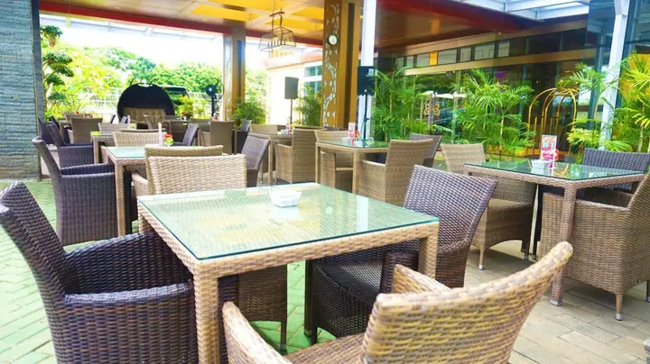 Legok: Sapphire Sky Hotel BSD City