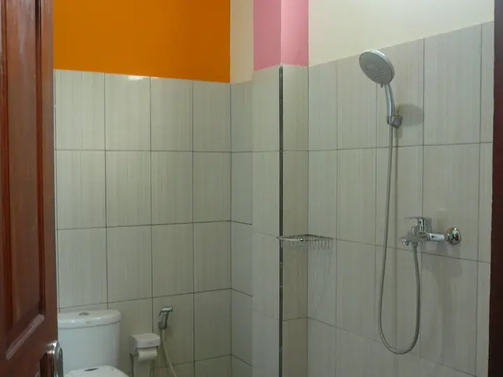 Бунутан: Cest Bon Homestay 1