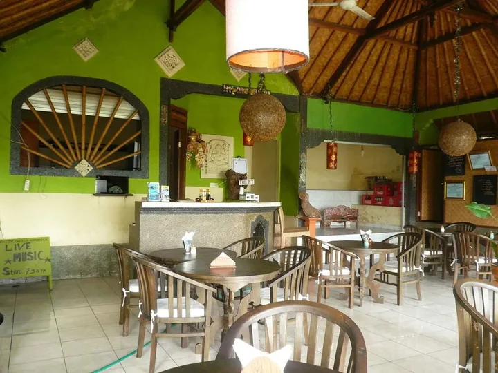 Бунутан: Cest Bon Homestay 1