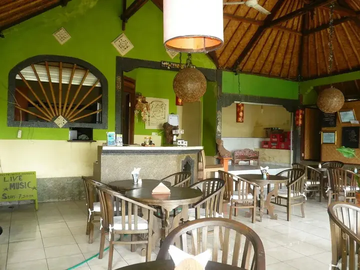 Бунутан: Cest Bon Homestay 1