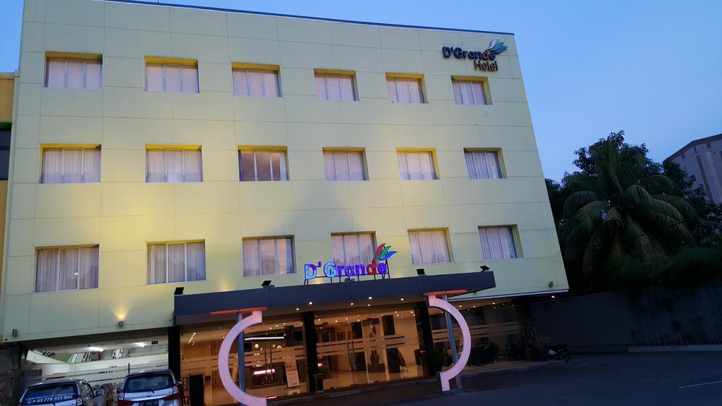 Батам: OYO 666 D' Grande Hotel Batam