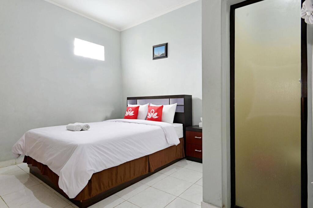 Батуретно: ZEN Rooms Godean