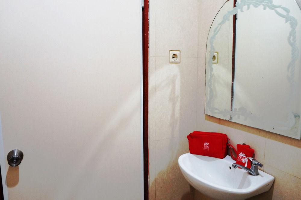 Сурабая: Zen Rooms Basic Kalibokor