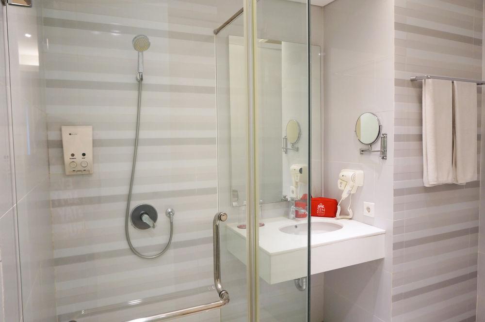 Сурабая: Zen Rooms Manyar Kertoarjo