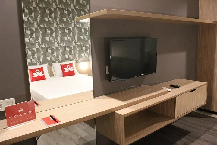 Джакарта: ZEN Premium Sampoerna Strategic Square