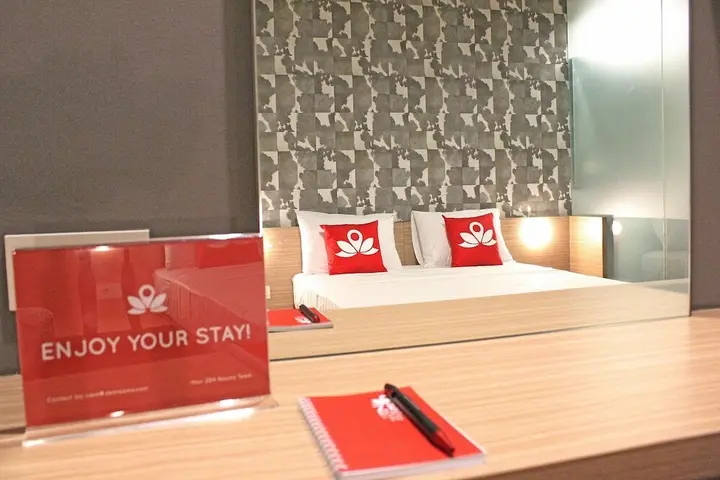 Джакарта: ZEN Premium Sampoerna Strategic Square