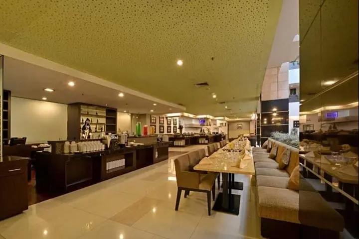 Бандунг: Golden Flower Hotel Bandung
