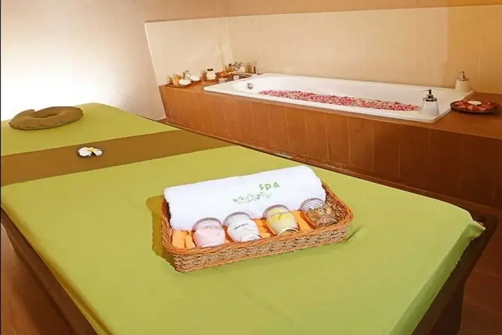 Бандунг: Golden Flower Hotel Bandung