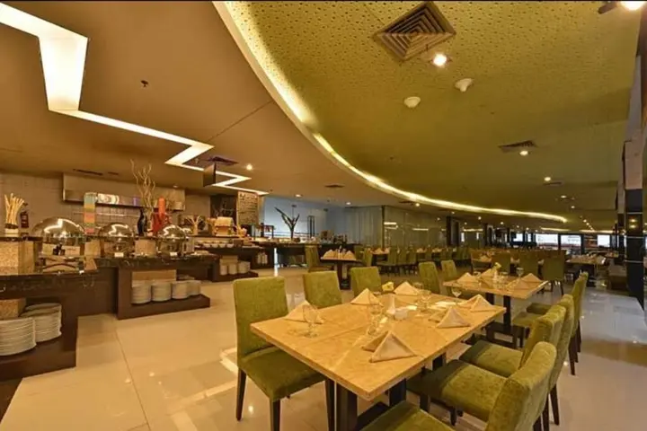 Бандунг: Golden Flower Hotel Bandung