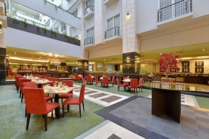 Бандунг: Golden Flower Hotel Bandung