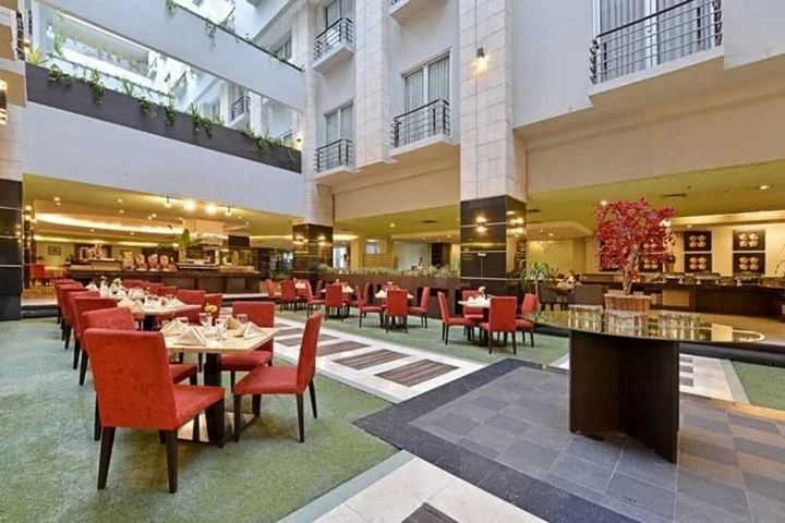 Бандунг: Golden Flower Hotel Bandung