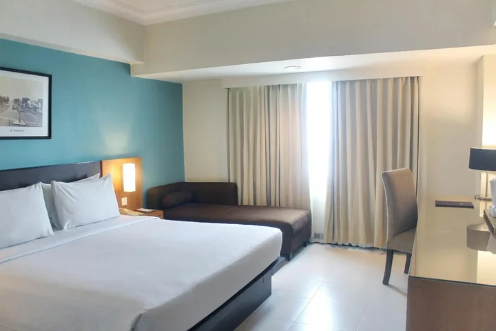 Сурабая: Hotel Santika Pandegiling Surabaya