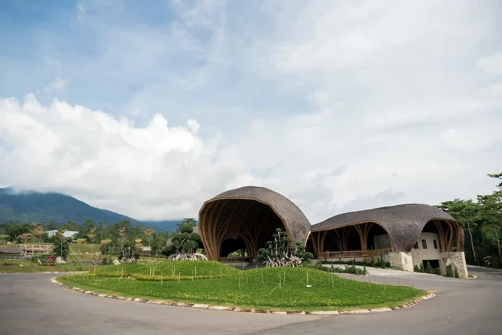 Петумбак: The Hill Hotel & Resort Sibolangit