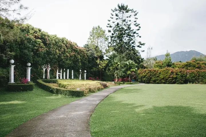Петумбак: The Hill Hotel & Resort Sibolangit