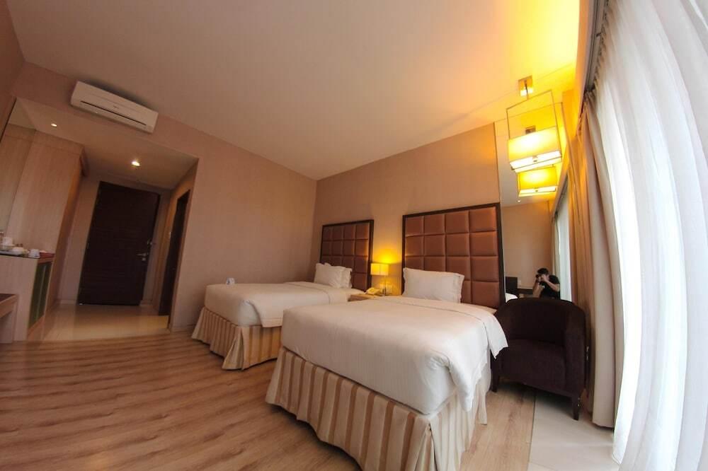 Петумбак: The Hill Hotel & Resort Sibolangit