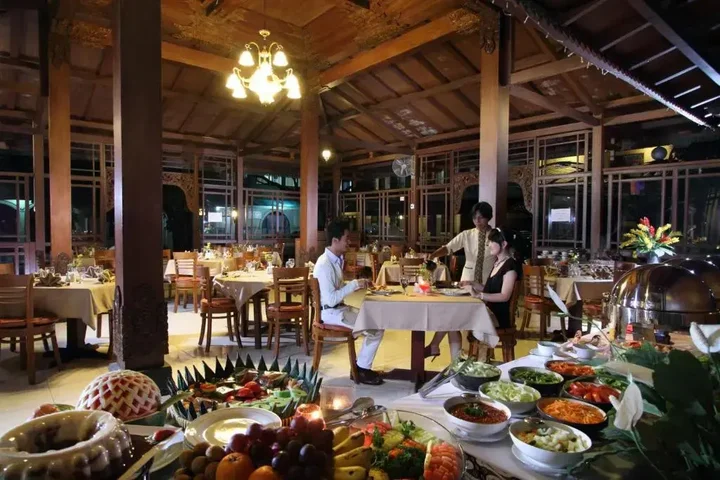Депок: Cakra Kembang Hotel