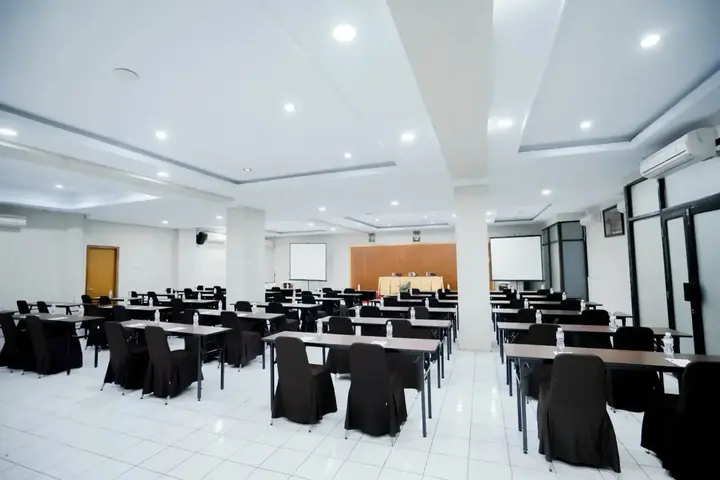 Депок: Cakra Kembang Hotel