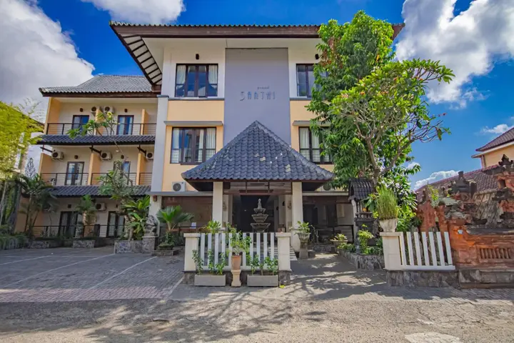 Денпасар: Grand Santhi Hotel