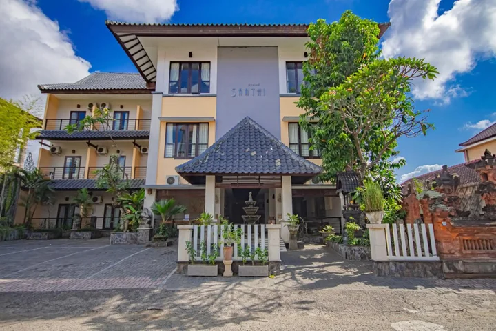 Денпасар: Grand Santhi Hotel