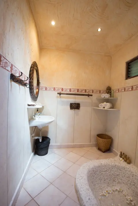 Санур: Отель La Taverna Suites